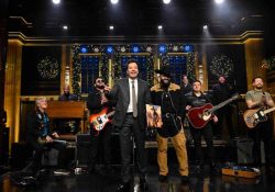 Carín León se presenta en The Tonight Show de Jimmy Fallon