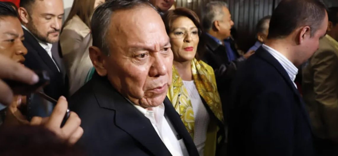 Otra crisis en el PRD; acusan dirigentes de grupos al interior que Zambrano los traicionó