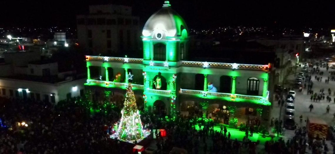 Con éxito Sistema DIF Municipal realiza gran Desfile Navideño.