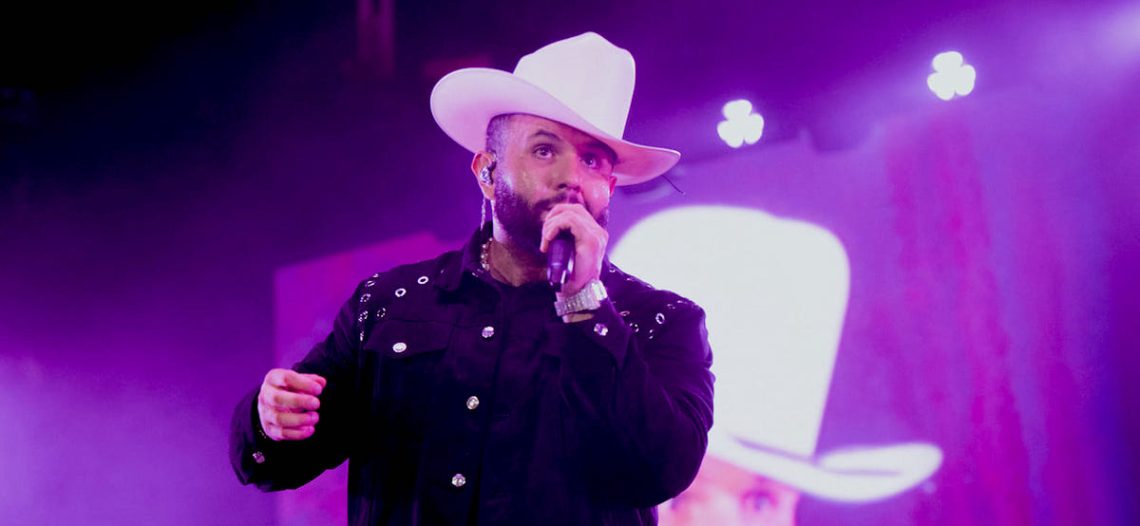 Carin León cierra 2023 inyectando estilo a baladas, rancheras y cumbias