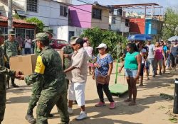 Sedena y Guardia Nacional distribuyen 889 mil despensas a damnificados por Otis