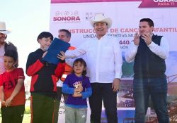 Beneficia Gobernador Alfonso Durazo a familias de Sahuaripa