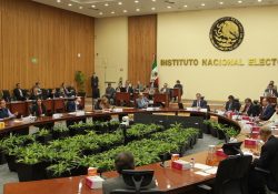 Consejeros electorales se dan regalazo; compensación por comicios