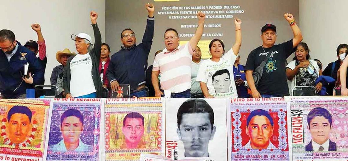 ‘No quieren avanzar en caso Ayotzinapa’; Presidente señala a padres y abogados