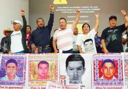 ‘No quieren avanzar en caso Ayotzinapa’; Presidente señala a padres y abogados