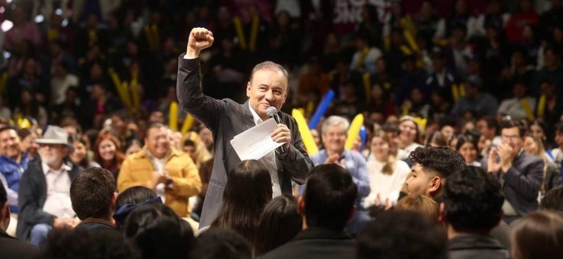 Entrega Gobernador Durazo más de cuatro mil becas a estudiantes universitarios