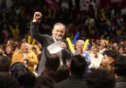 Entrega Gobernador Durazo más de cuatro mil becas a estudiantes universitarios