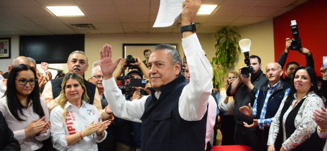 Manlio ya se registró por el Senado ante el CDE del PRI sonora