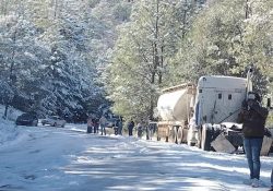 La nieve bloquea caminos; en Yécora corta la ruta a Chihuahua
