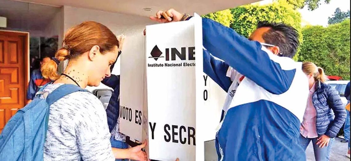 Hacienda fiscalizará campañas políticas; UIF firma acuerdo con el INE