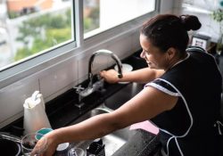 Facilitan registro para trabajadoras del hogar; el IMSS agiliza trámite