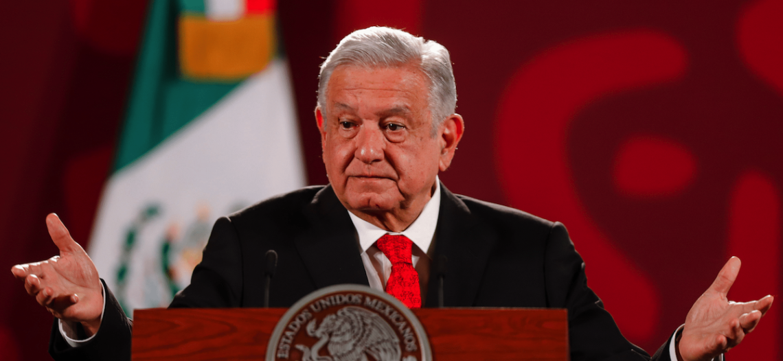 López Obrador va por reforma en electricidad tras revés de Corte
