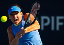 Simona Halep cae en su regreso al tenis dentro del WTA 1000 de Miami