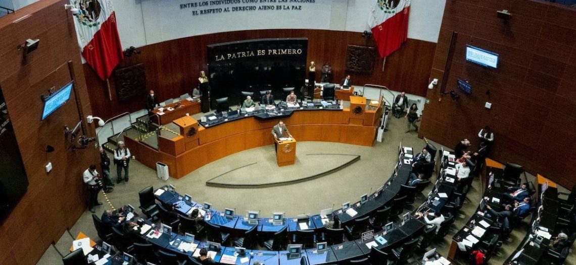 Sólo 3 personas cumplen al 100% en el Senado; 30 pasan lista y se van