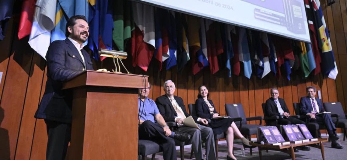Para conmemorar sus 80 años IMSS presenta colección editorial