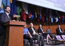 Para conmemorar sus 80 años IMSS presenta colección editorial