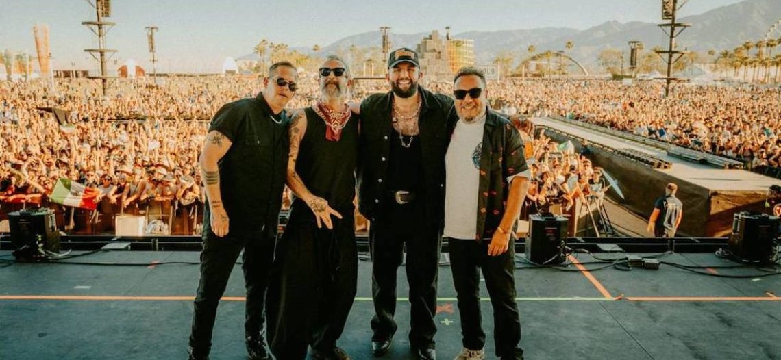 Carin León se pone rockero en Coachella, toca con Molotov