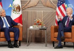 Acuerdan López Obrador y Biden mantener abierta la frontera