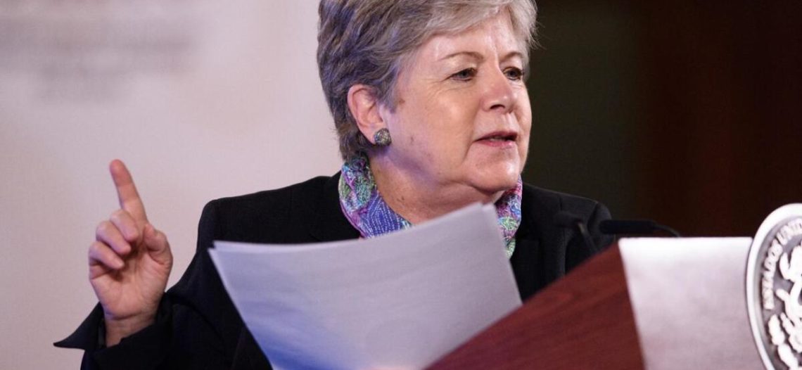 INE avala más de 20 mil registros para votar en el extranjero que tenían inconsistencias