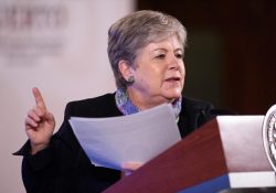 INE avala más de 20 mil registros para votar en el extranjero que tenían inconsistencias