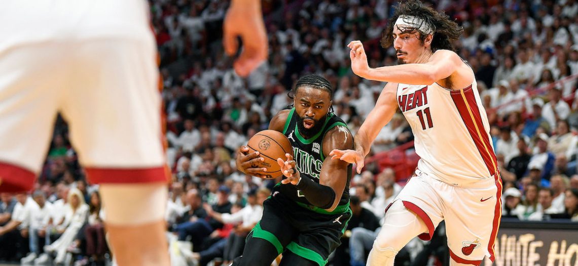 Boston Celtics arrollan a Miami Heat y avanzan semifinales de Conferencia