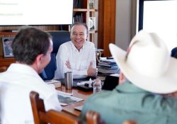 Supervisa Gobernador Alfonso Durazo avances en certificación de Bacanora