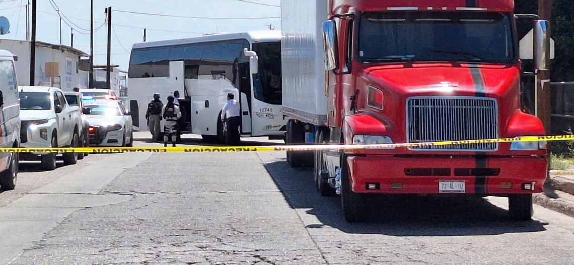 Detiene la Guardia Nacional División Caminos unidad de transporte con 50 inmigrantes en punto de revisión Estación Oroz