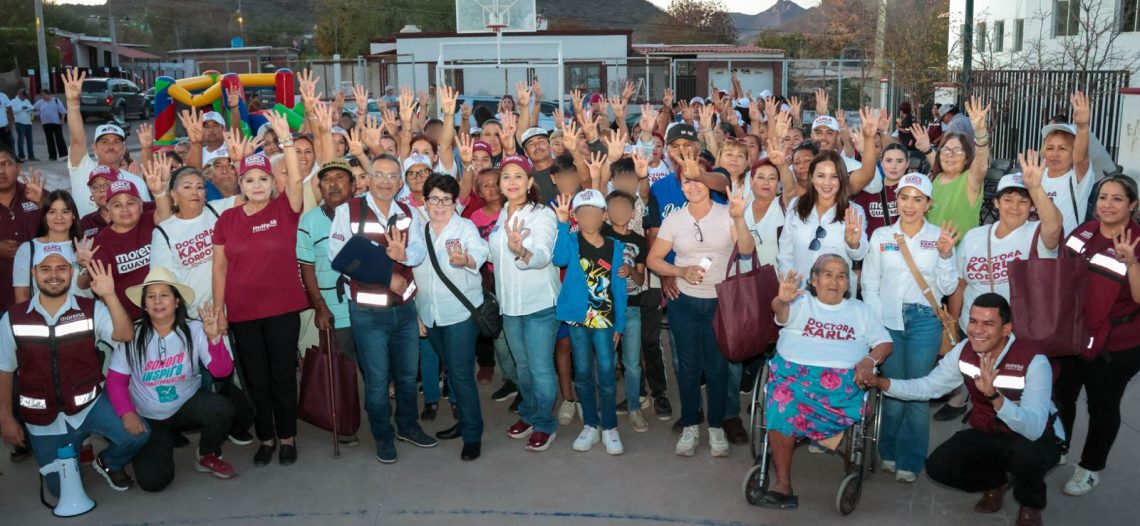 Escucha doctora Karla Córdova González, candidata a la presidencia municipal a vecinos del sector 23 de marzo