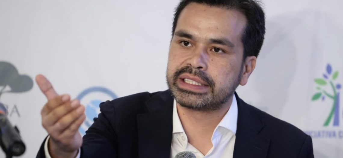 Álvarez Máynez sugiere renuncias de dirigentes del PRI y PAN