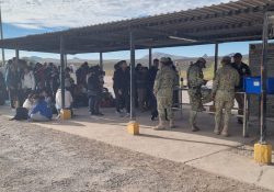 Rescatan a 73 migrantes hacinados en tractocamión carretera Janos – Agua Prieta Sonora