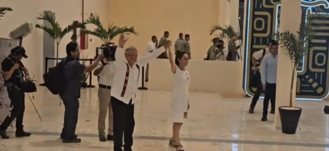 AMLO y Sheinbaum viajan en el Tren Maya a Cancún; el gobernador Mauricio Vila se les une