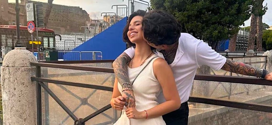 Los cantantes Christian Nodal y Ángela Aguilar confirman su romance