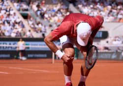 Djokovic pone en duda su continuidad en Roland Garros por lesión