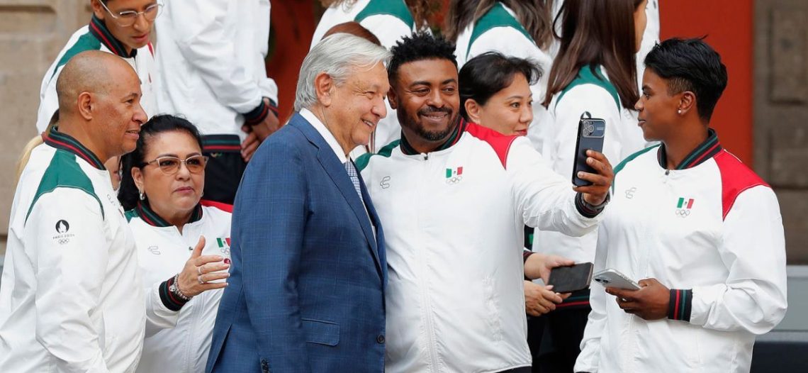 Andrés Manuel López Obrador encabeza abanderamiento de cara a París 2024
