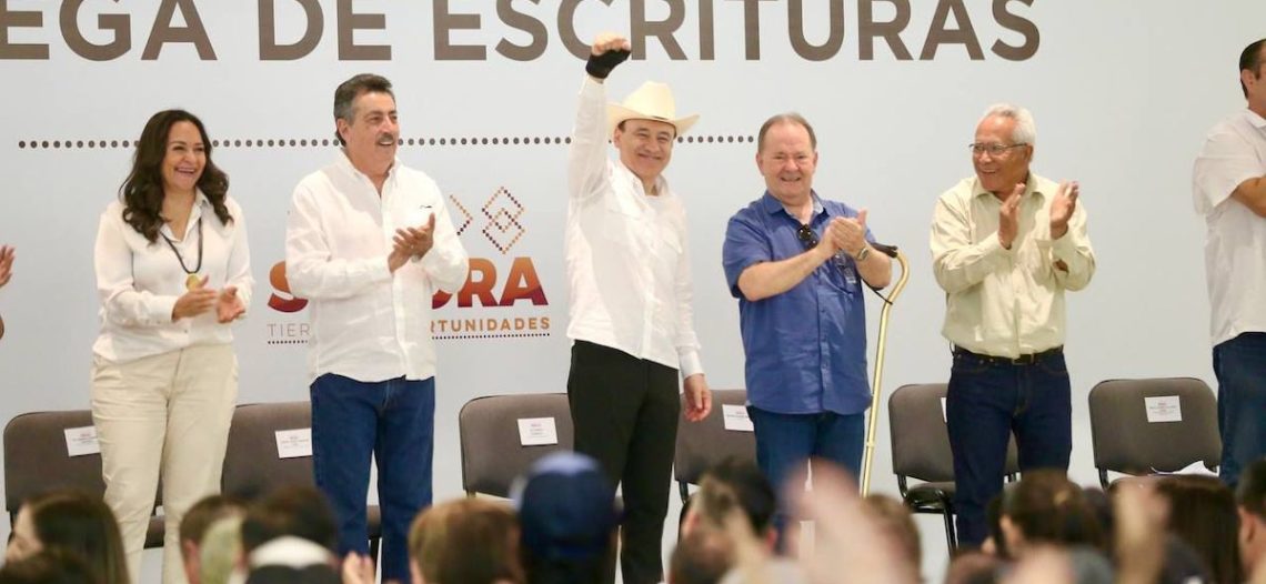 En gira de trabajo por Cajeme, Gobernador Durazo entregó 700 escrituras