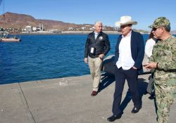 Anuncia Gobernador plan de Ford para envío de vehículos por Guaymas