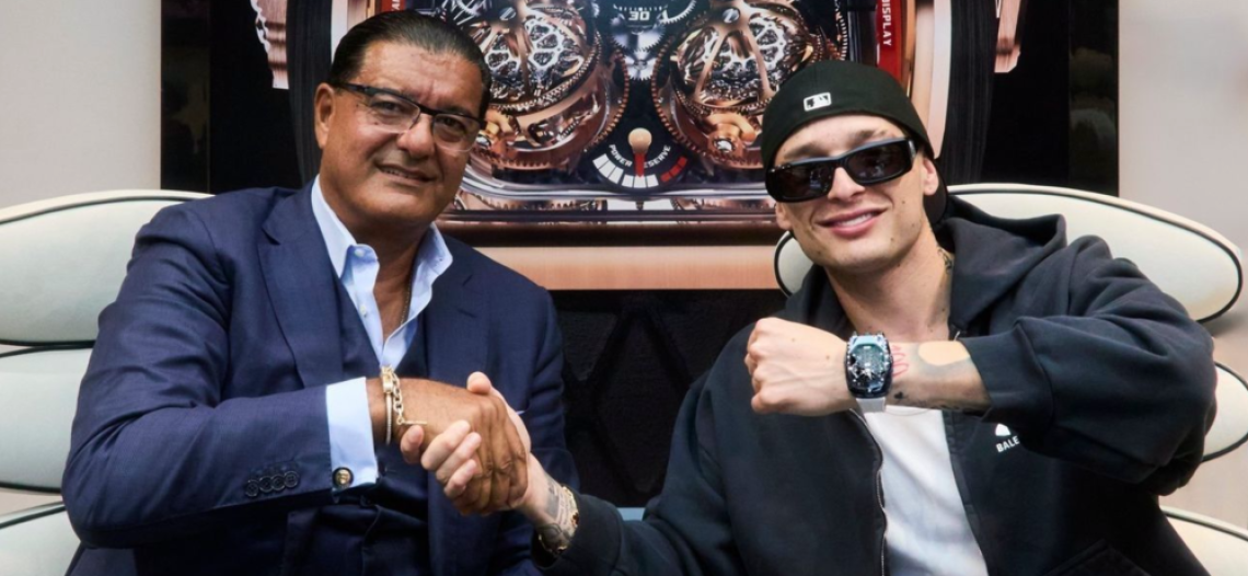 Peso Pluma presume adquisición de reloj valuado en 6 millones de pesos