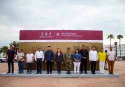 Realizan ceremonia de izamiento de Bandera en la plaza Tres Presidentes.