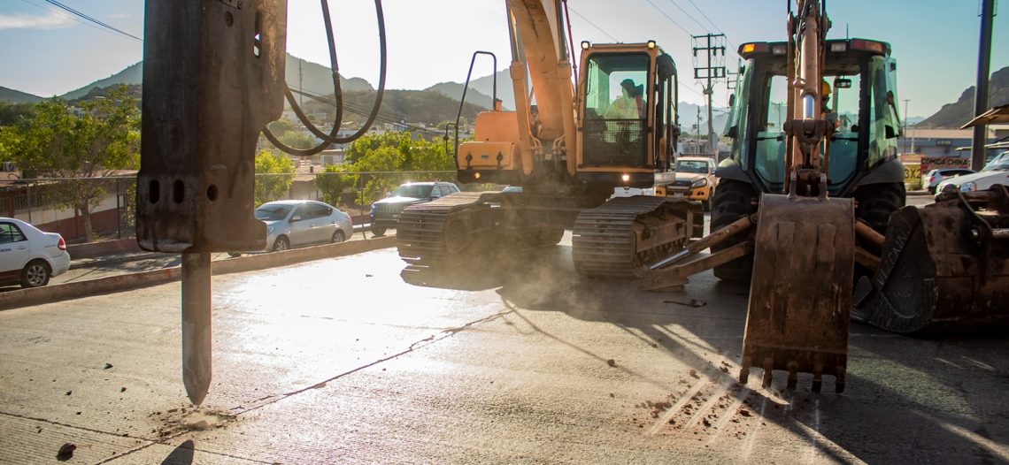 Arranca Ayuntamiento de Guaymas obra de pavimentación del bulevar Benito Juárez.