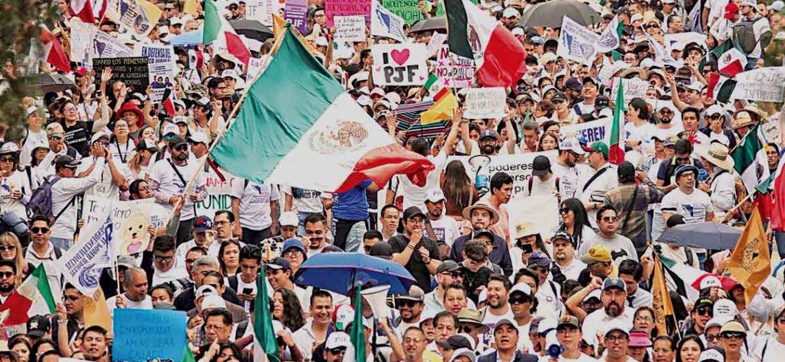 Protesta universitaria: “México, aguanta, la UNAM se levanta”