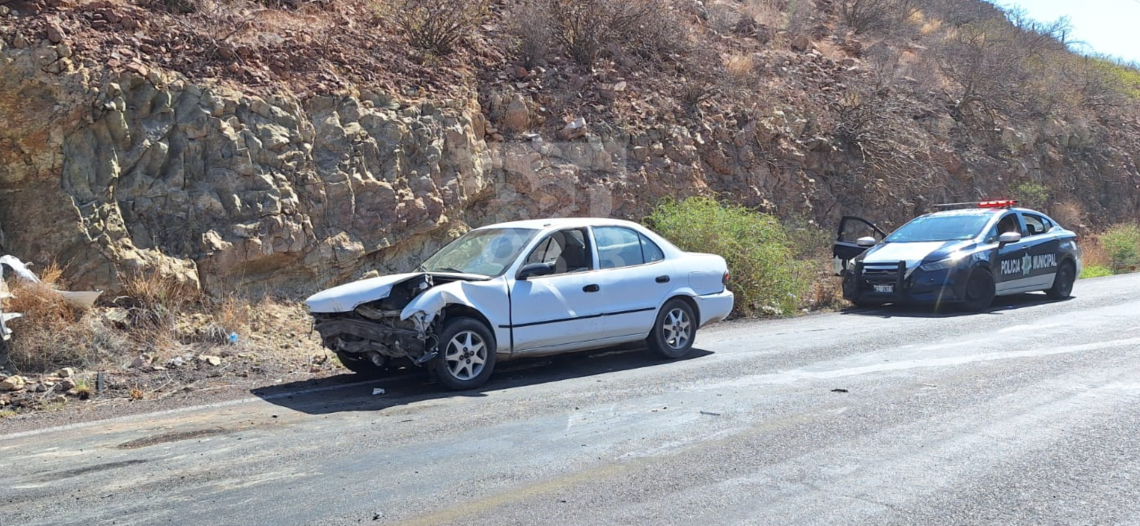Joven conductor choca contra cerro en camino al Paraje