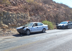 Joven conductor choca contra cerro en camino al Paraje