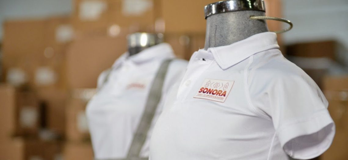 Cumplen con entrega de uniformes escolares a estudiantes sonorenses