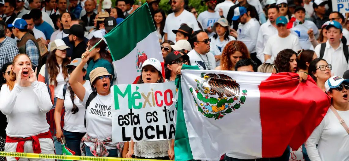 AMLO: Maestros ‘engañan’ a estudiantes que protestan por la reforma judicial