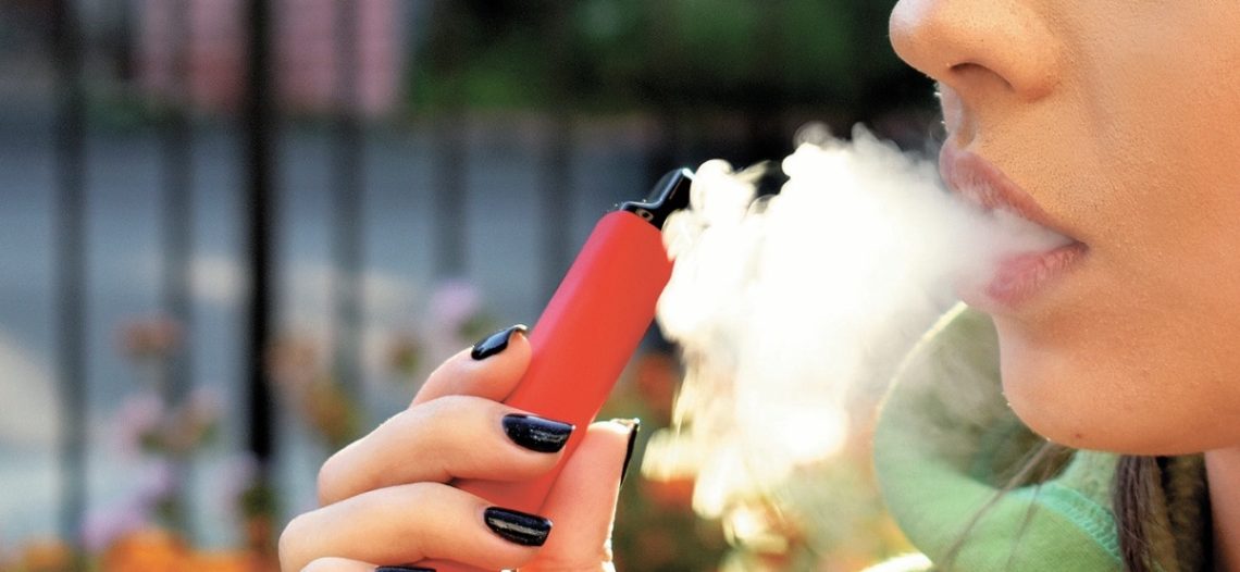Diputados aprueban en comisiones prohibir vapeadores y cigarros electrónicos