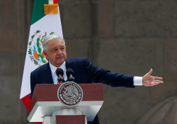 La salud ya no es «sucio negocio» de traficantes de influencias: AMLO