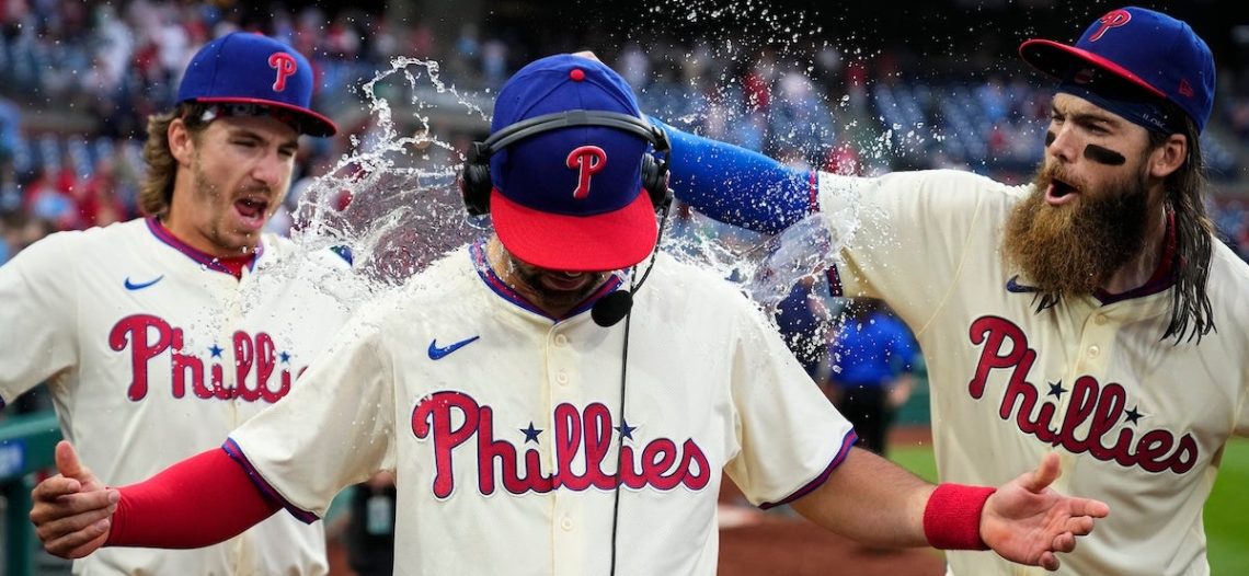 Filadelfia asegura liderato de la división Este tras vencer a Chicago