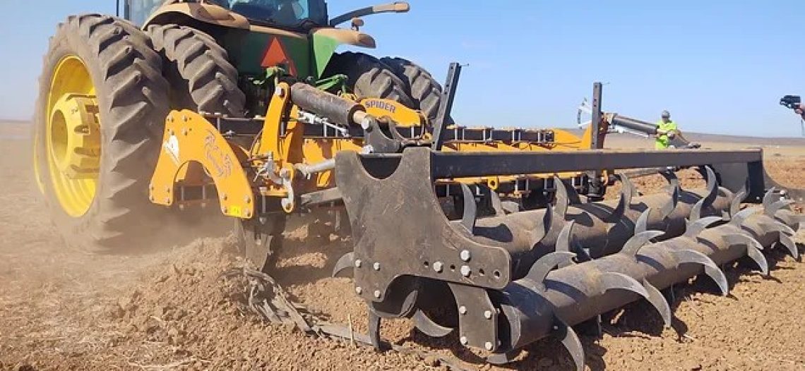 Empresa John Deere desmiente a Trump; mantendrá su inversión en México