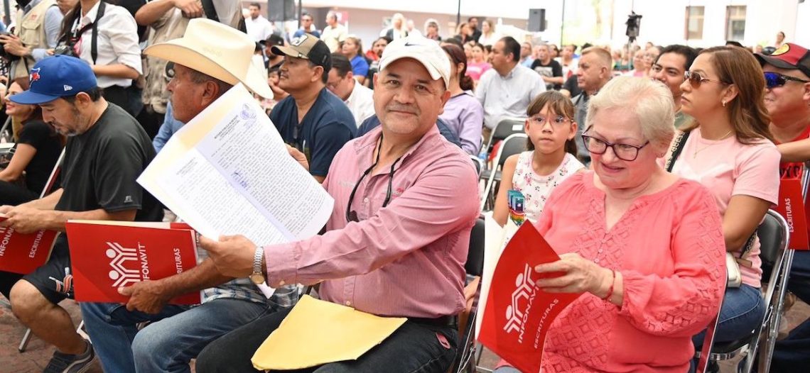 Beneficia Gobernador a más de 47 mil familias con entrega de escrituras