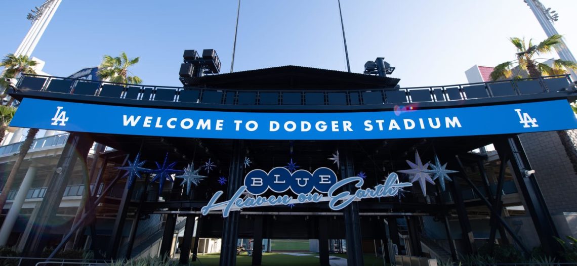 Estacionarse en el Dodger Stadium costará más de 1,400 dólares; entrar al juego, 60 mil o más